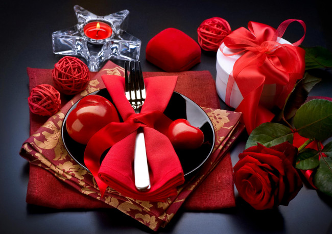 Обои картинки фото праздничные, день, св, валентина, сердечки, любовь, коробка, подарок, сервировка, свеча, роза