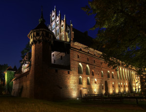 обоя malbork, castle, poland, города, дворцы, замки, крепости, замок, ночь