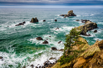 Картинка природа побережье океан тучи горизонт волны скалы