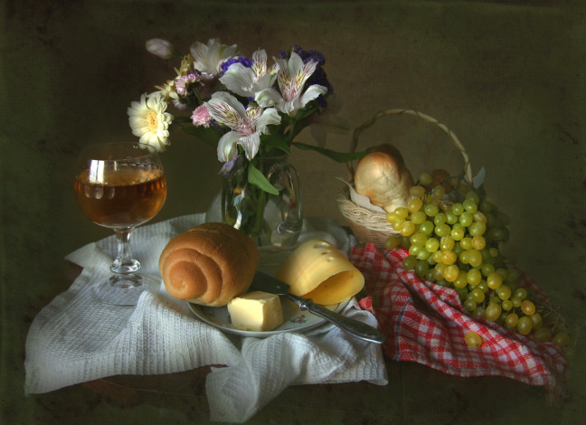 Обои картинки фото еда, натюрморт, бокал, виноград, букет, булочка, масло, сыр
