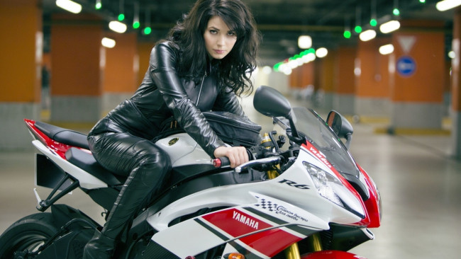 Обои картинки фото мотоциклы, мото с девушкой, девушка, волосы