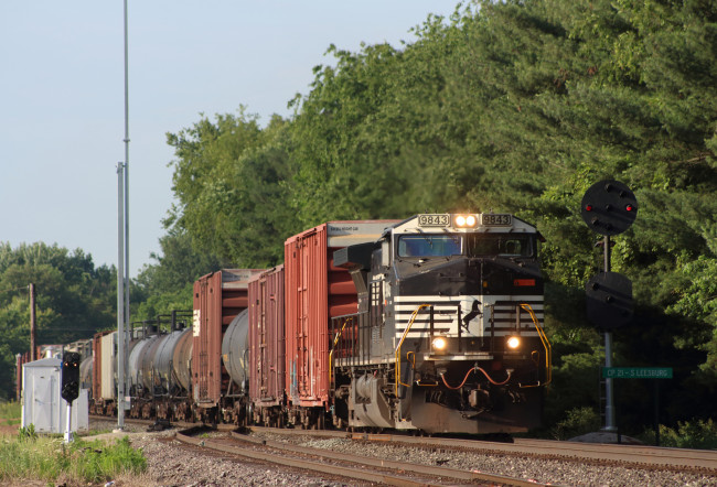 Обои картинки фото техника, поезда, рельсы, локомотив, дорога, железная