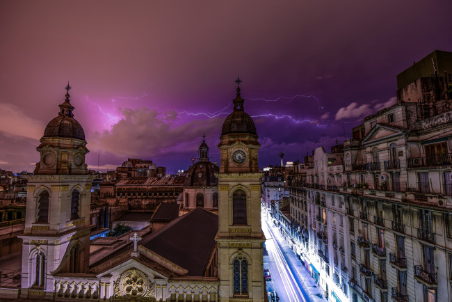 Обои картинки фото города, буэнос-айрес , аргентина, тучи, буэнос-айрес, ночь, архитектура, город, небо, молния, гроза