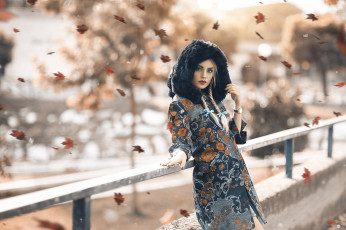 Картинка девушки alessandro+di+cicco алессандро ди Чикко блондинка капюшон пальто листья ограда