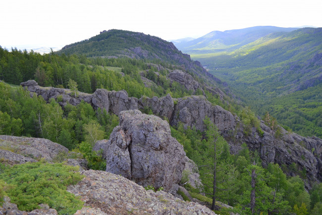 Обои картинки фото уральские горы, природа, горы, деревья, скалы, уральские, россия, урал