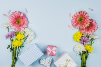 Картинка праздничные день+святого+валентина +сердечки +любовь подарки герберы лепестки хризантемы сердечко