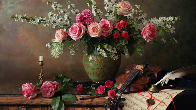Обои картинки фото музыка, -музыкальные инструменты, свеча, перо, букет, розы