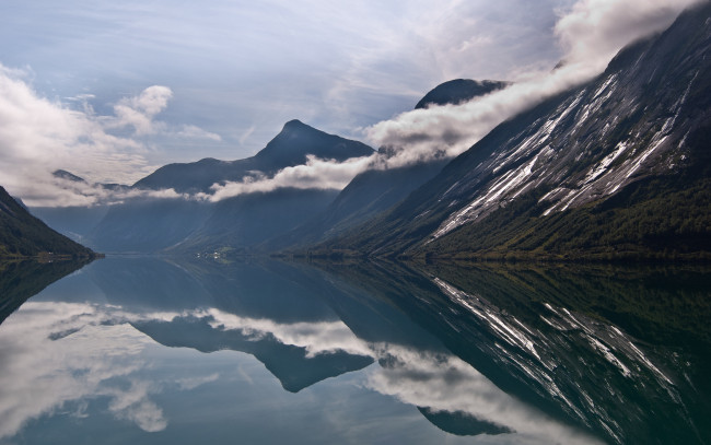 Обои картинки фото природа, горы, озеро, норвегия, отражение, облака