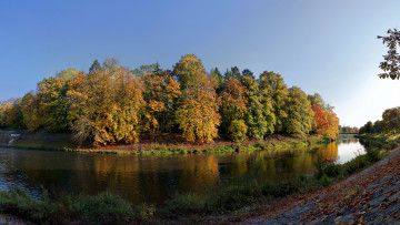 Картинка hradec krаlovе Чехия природа реки озера река деревья