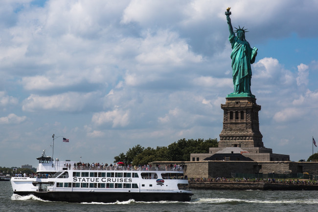 Обои картинки фото города, нью, йорк, сша, статуя, свободы, корабль