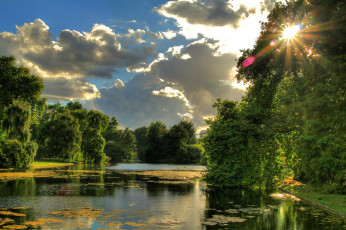 Картинка природа реки озера река лес лучи солнце облака