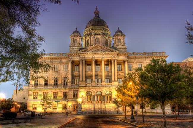 Обои картинки фото downtown syracuse, города, - здания,  дома, здание, парк, площадь