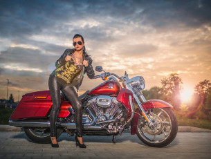 Картинка мотоциклы мото+с+девушкой красный байк мотоцикл harley davidson харлей рок девушка тату