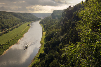 Картинка природа реки озера отражение лодка облака скалы горизонт саксония зеркало германия эльбы долина