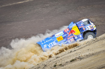 Картинка спорт авторалли гонки пыль автомобиль
