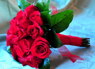 Картинка цветы розы букет алый лента