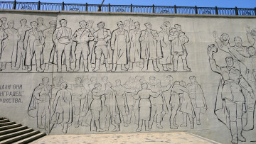 Картинка города памятники скульптуры арт объекты мамаев курган стена с барельефами