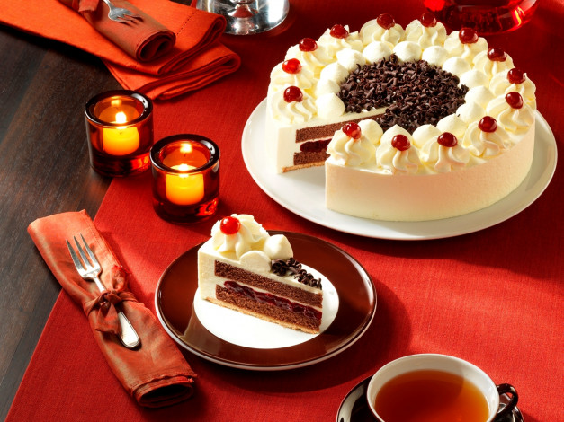 Обои картинки фото еда, пирожные, кексы, печенье, вилки, салфетки, чай, свечи, торт