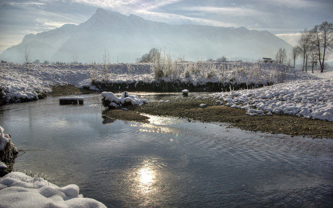Обои картинки фото природа, реки, озера, горы, река, трава, снег, галька