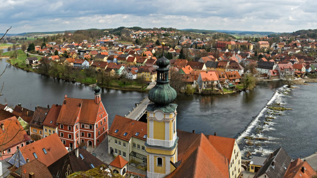 Обои картинки фото германия бавария калльмюнц, города, - панорамы, бавария, германия, панорама, мост, калльмюнц, дома, река
