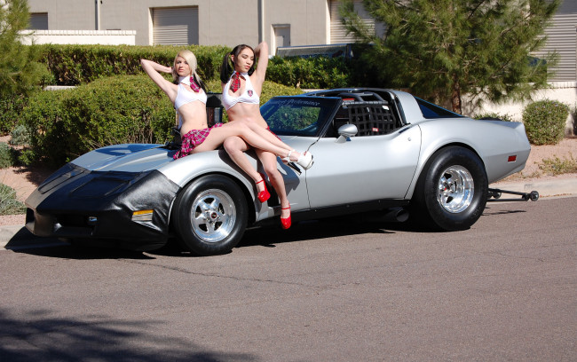 Обои картинки фото автомобили, авто с девушками, corvette