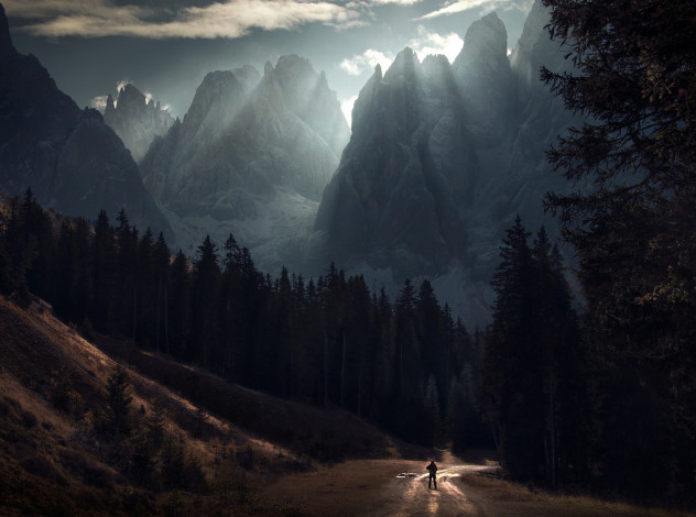 Обои картинки фото природа, горы, дорога, лес, свет, человек