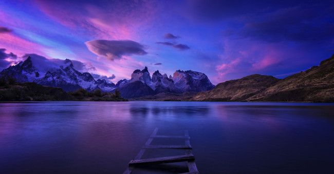 Обои картинки фото природа, реки, озера, purple, mountain, patagonia, del, paine, landscape, sky, panoramic, water, torres