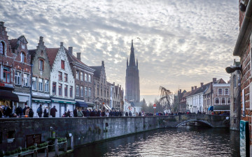 Картинка города брюгге+ бельгия канал набережная облака