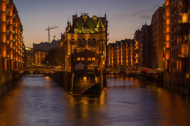 Обои картинки фото города, гамбург , германия, канал, огни, вечер, мостики