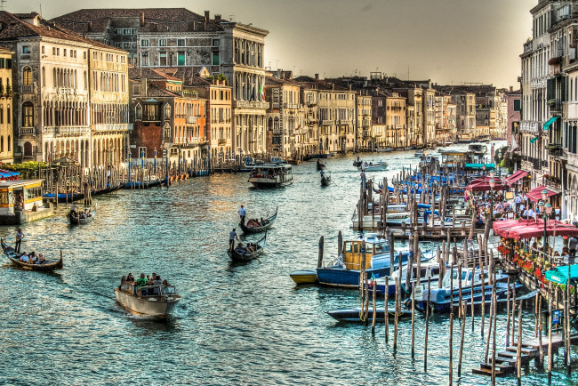 Обои картинки фото города, венеция, италия, здания, гондолы, канал