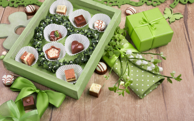 Обои картинки фото еда, конфеты,  шоколад,  сладости, коробка, подарок