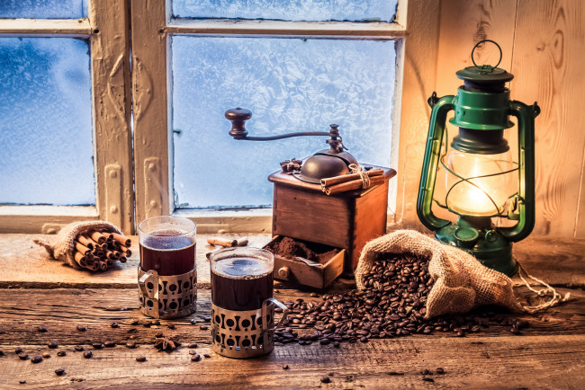 Обои картинки фото еда, кофе,  кофейные зёрна, лампа, чашка
