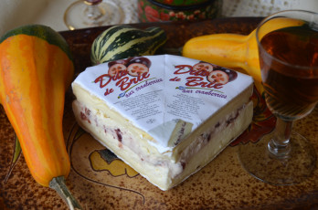 Картинка duo+de+brie+aux+cranberries еда сырные+изделия сыр