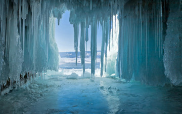 Картинка природа айсберги+и+ледники байкал озеро зима лед пещера грот сосульки
