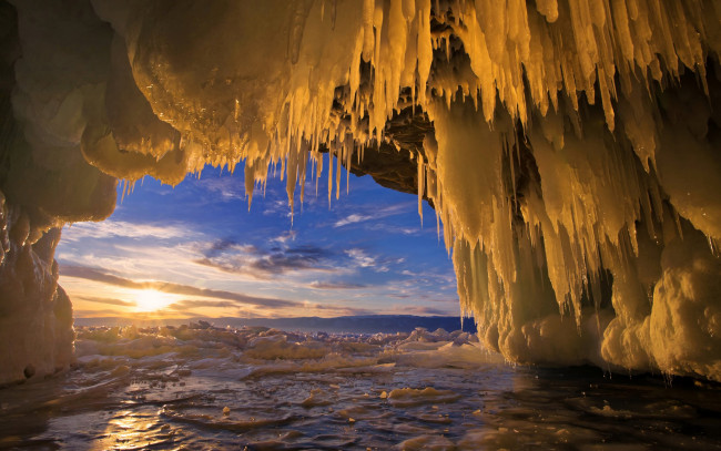 Обои картинки фото природа, айсберги и ледники, сосульки, байкал, baikal, закат, грот, лед, озеро, россия