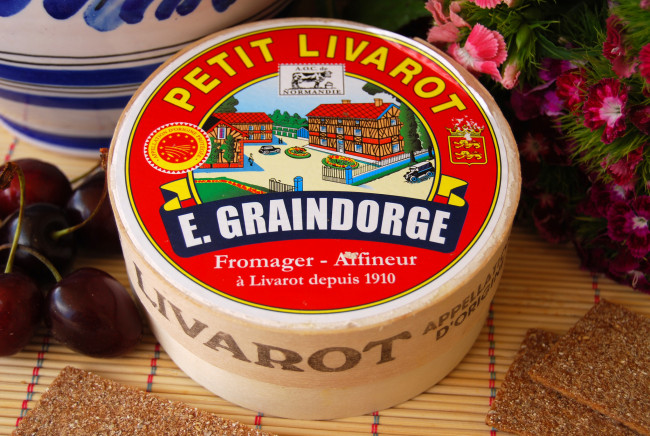 Обои картинки фото petit livarot, еда, сырные изделия, сыр