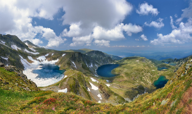 Обои картинки фото природа, горы, весна, голубое, небо, облака, краси, матаров, болгария, зелень, озера