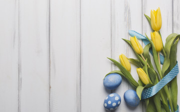Картинка праздничные пасха eggs праздник tulips букет лента blue тюльпаны весна декор wood easter