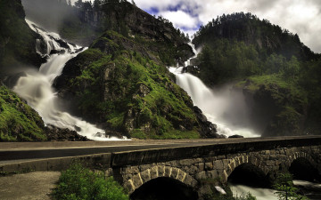 Картинка природа водопады мост шоссе горы