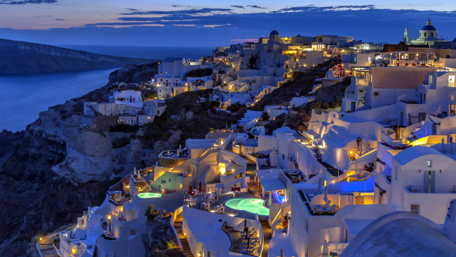 Обои картинки фото города, санторини , греция, вечер, огни, панорама
