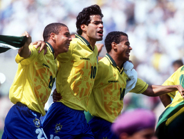 Обои картинки фото ronaldo, спорт, футбол, world, cup, команда, бразилец, brazil, футболист, форвард, победа, радость