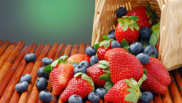 Картинка еда фрукты +ягоды черника ягоды клубника