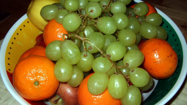 Обои картинки фото еда, фрукты,  ягоды, яблоки, мандарины, виноград