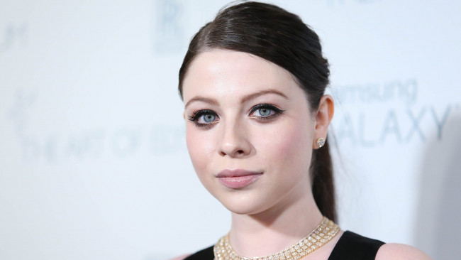 Обои картинки фото девушки, michelle trachtenberg, украшения, лицо, брюнетка, актриса