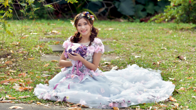 Обои картинки фото девушки, - азиатки, азиатка, невеста, букет, улыбка