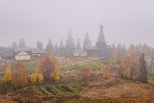 Обои картинки фото города, - православные церкви,  монастыри, деревянное, зодчество, архангельская, область, вдоль, онеги, туман