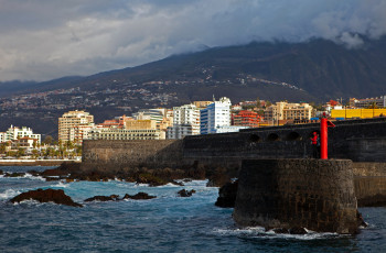 Картинка испания канарские острова пуэрто де ла крус города панорамы море пуэрто-де-ла-крус горы дома мост дымка