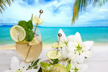 обоя еда, напитки,  коктейль, напиток, flowers, palms, beach, summer, drink, fresh, fruit, cocktail, tropical, коктейль, пляж