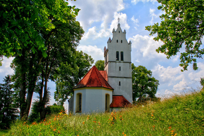 Обои картинки фото ингольдинген германия, города, - католические соборы,  костелы,  аббатства, лето, трава, кирха, храм, германия, ингольдинген