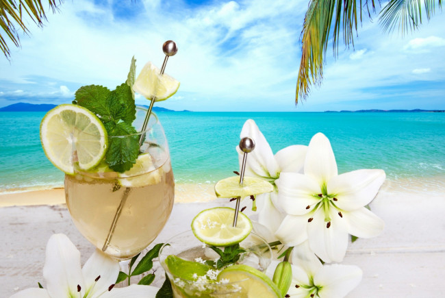 Обои картинки фото еда, напитки,  коктейль, напиток, flowers, palms, beach, summer, drink, fresh, fruit, cocktail, tropical, коктейль, пляж